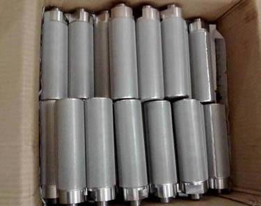 There are many short sintered candle filters in the carton.
